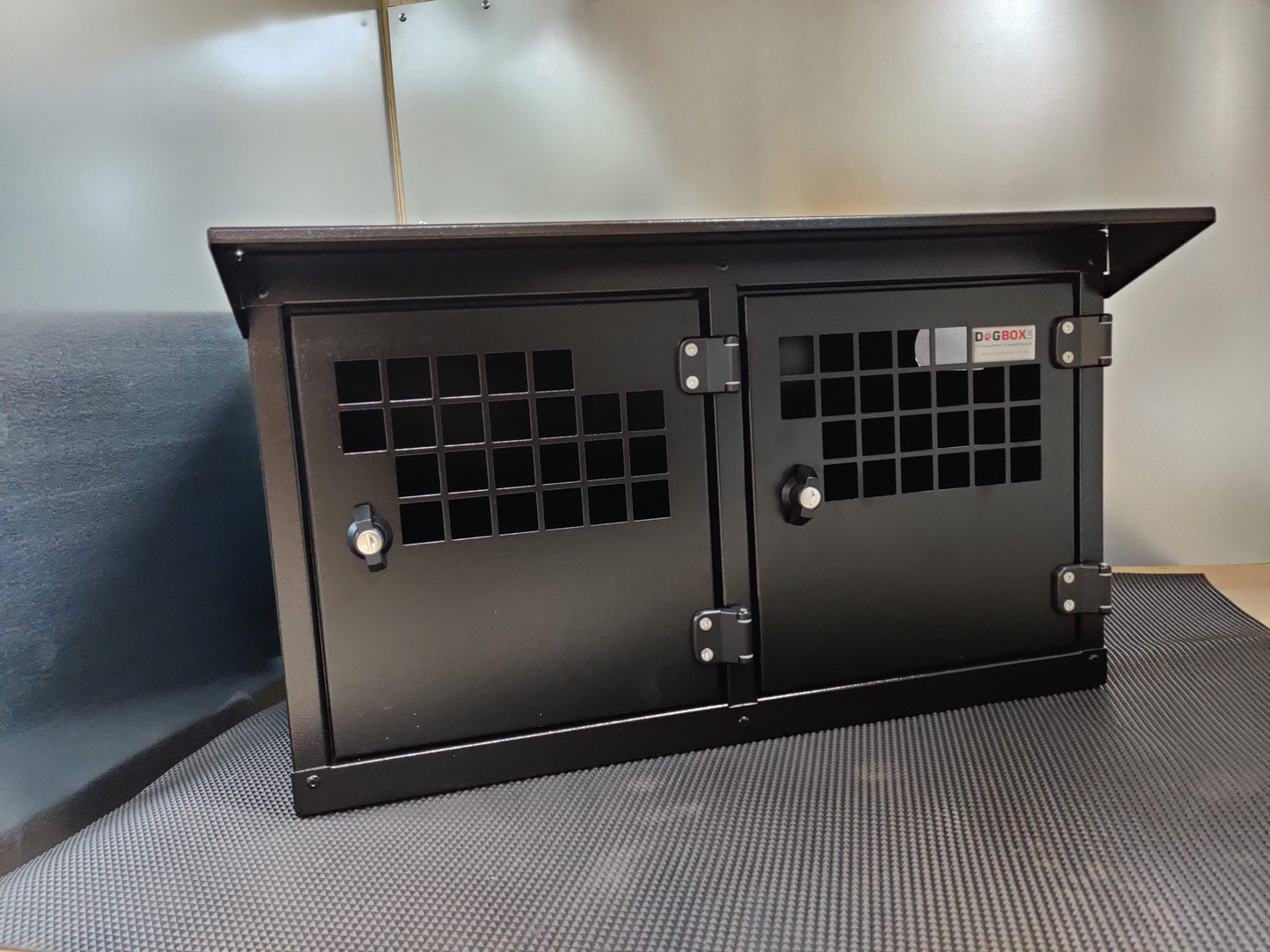 DB85 - Double Weatherproof Terrier Box